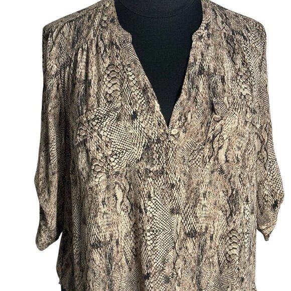 Torrid Harper Blouse Size 0(12) Snakeskin Print Black Cream Georgette 3/4 Sleeve - Picture 2 of 14